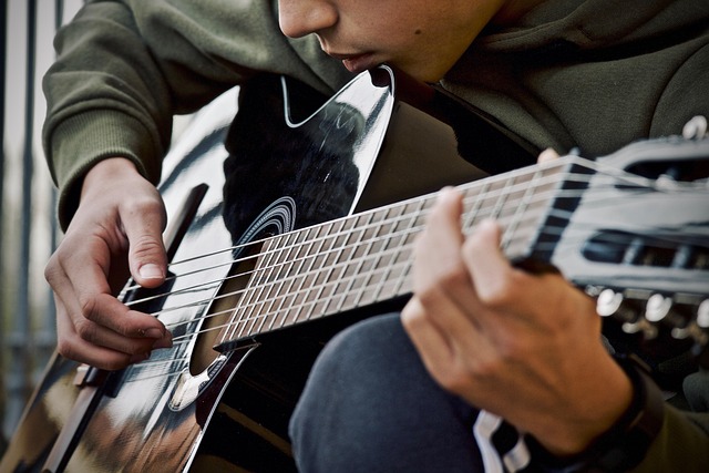foto chitarrista da: Pixabay.com